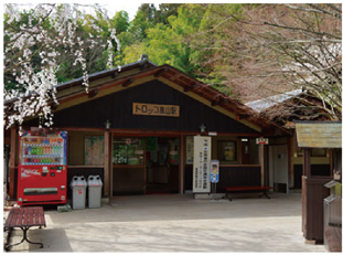 トロッコ嵐山駅外観